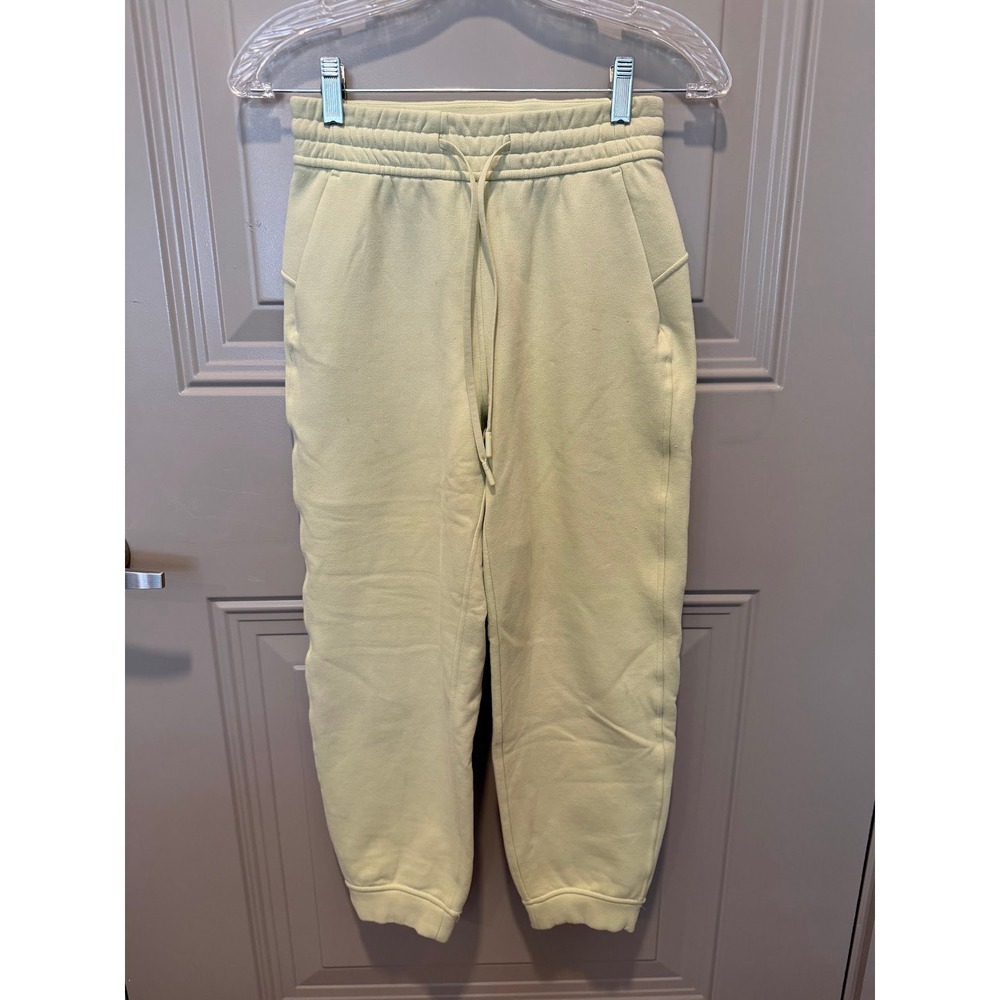 Lululemon Scuba Joggers Yellow Size 2‎